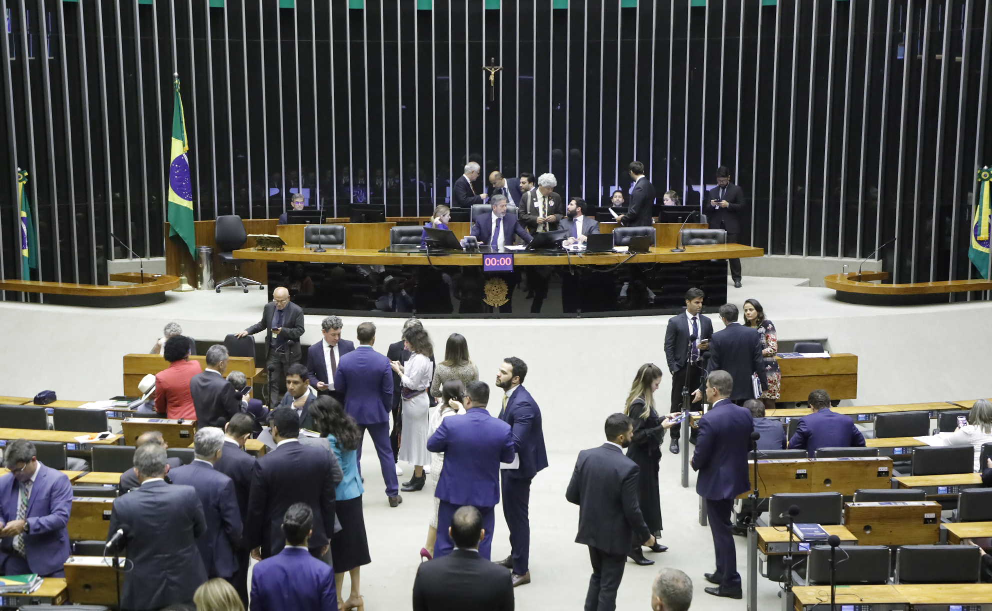 câmara-rejeita-imposto-taxação-grandes-fortunas