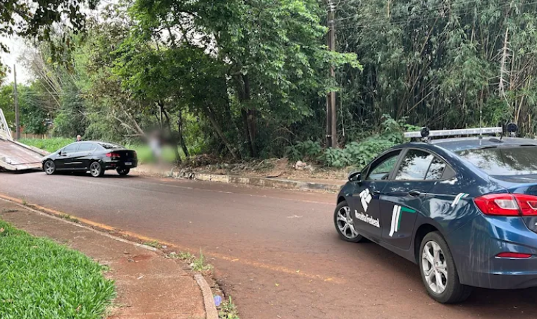 carro com contrabando tenta fugir da Receita Federal