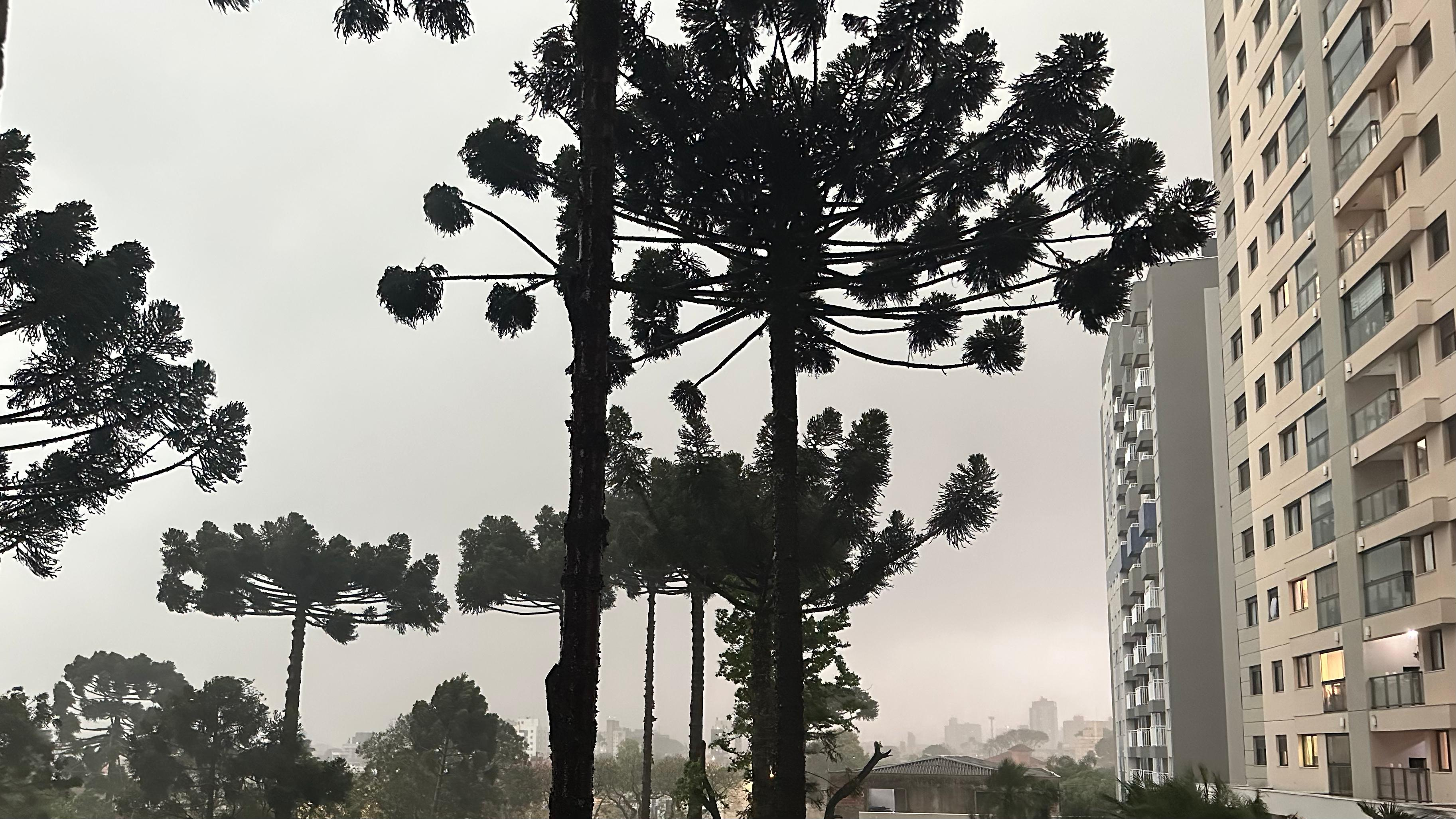 chuva-curitiba-dia-vira-noite
