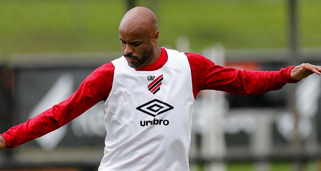 fluminense-athletico-brasileirao-2024-onde-assistir-ao-vivo-escalacoes-thiago-heleno