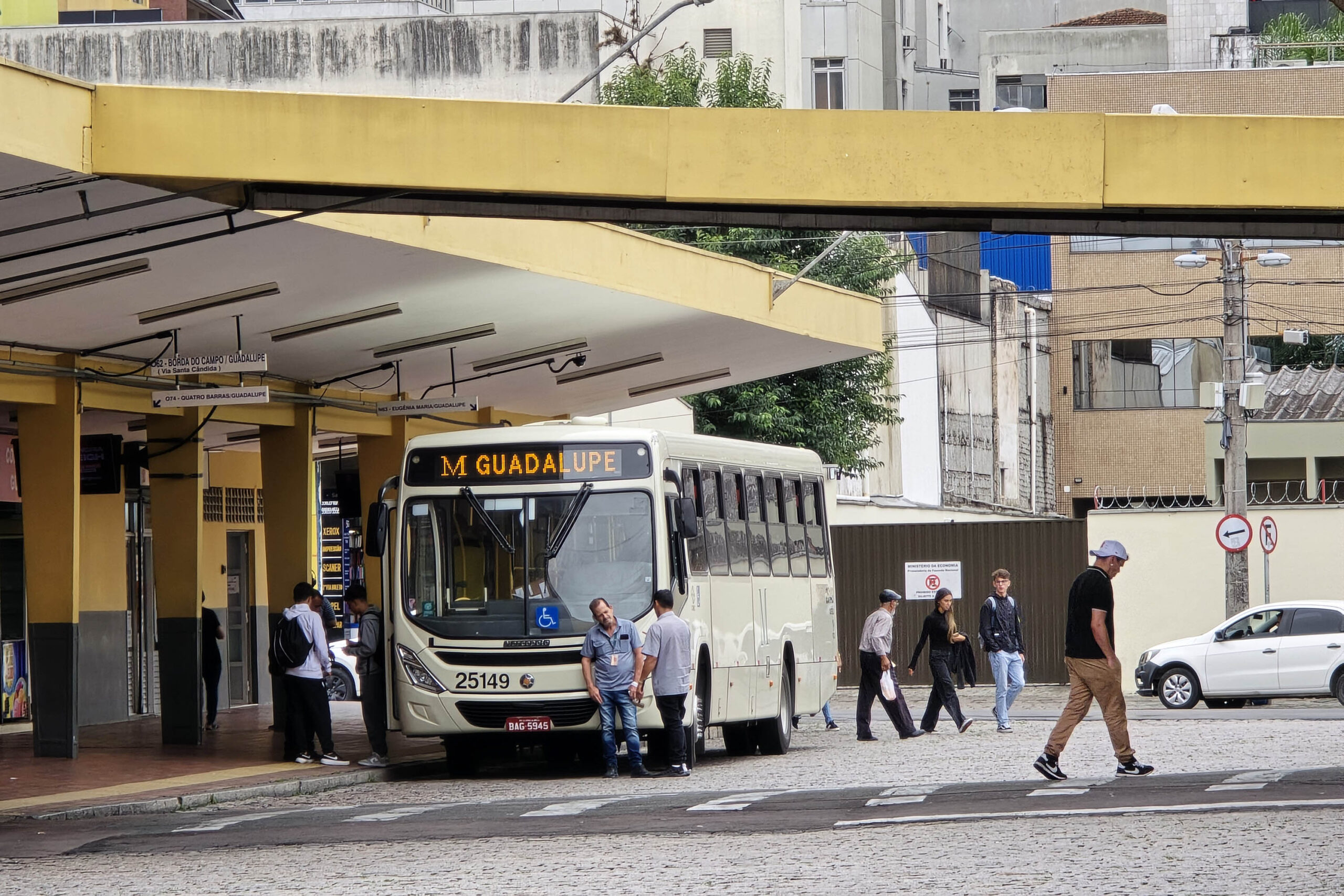 ônibus transporte metropolitano