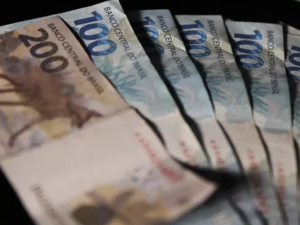 Funcionários públicos do Estado recebem 13º salário