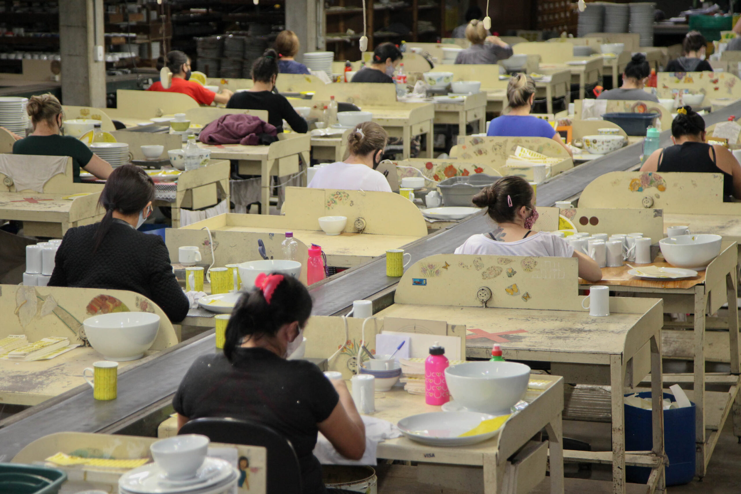 17092020-empresa_porcelanas_schmidt-17-09-20_139-Taxa-de-desemprego-atinge-menor-patamar-desde-2012-scaled.jpg