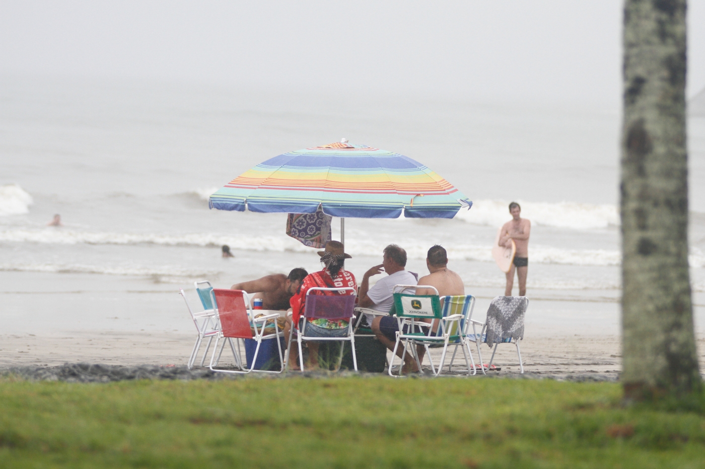 20151221_AGB_Chuva_Parana-ID12164-1400x933-previsao-tempo-feriado-parana-chuvas-litoral-parana-chuvas-praia.jpg chuvas litoral do paraná