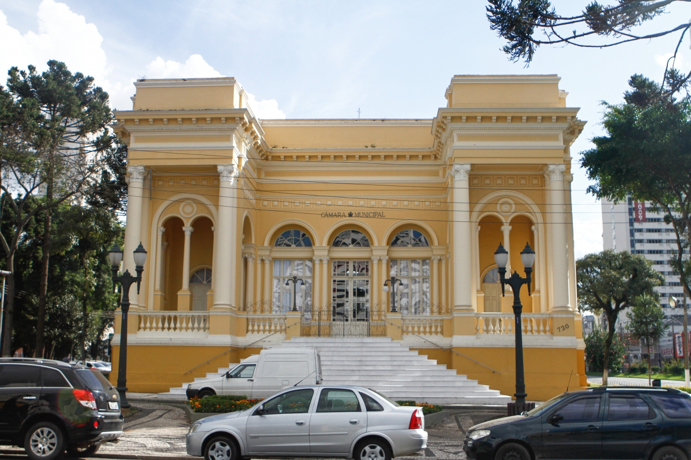 aumento servidores Curitiba
