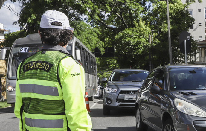 Curitiba tem alterações de trânsito e em 14 linhas de ônibus neste domingo