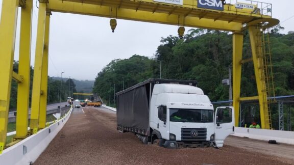 Área de escape da BR-376 passa por manutenção