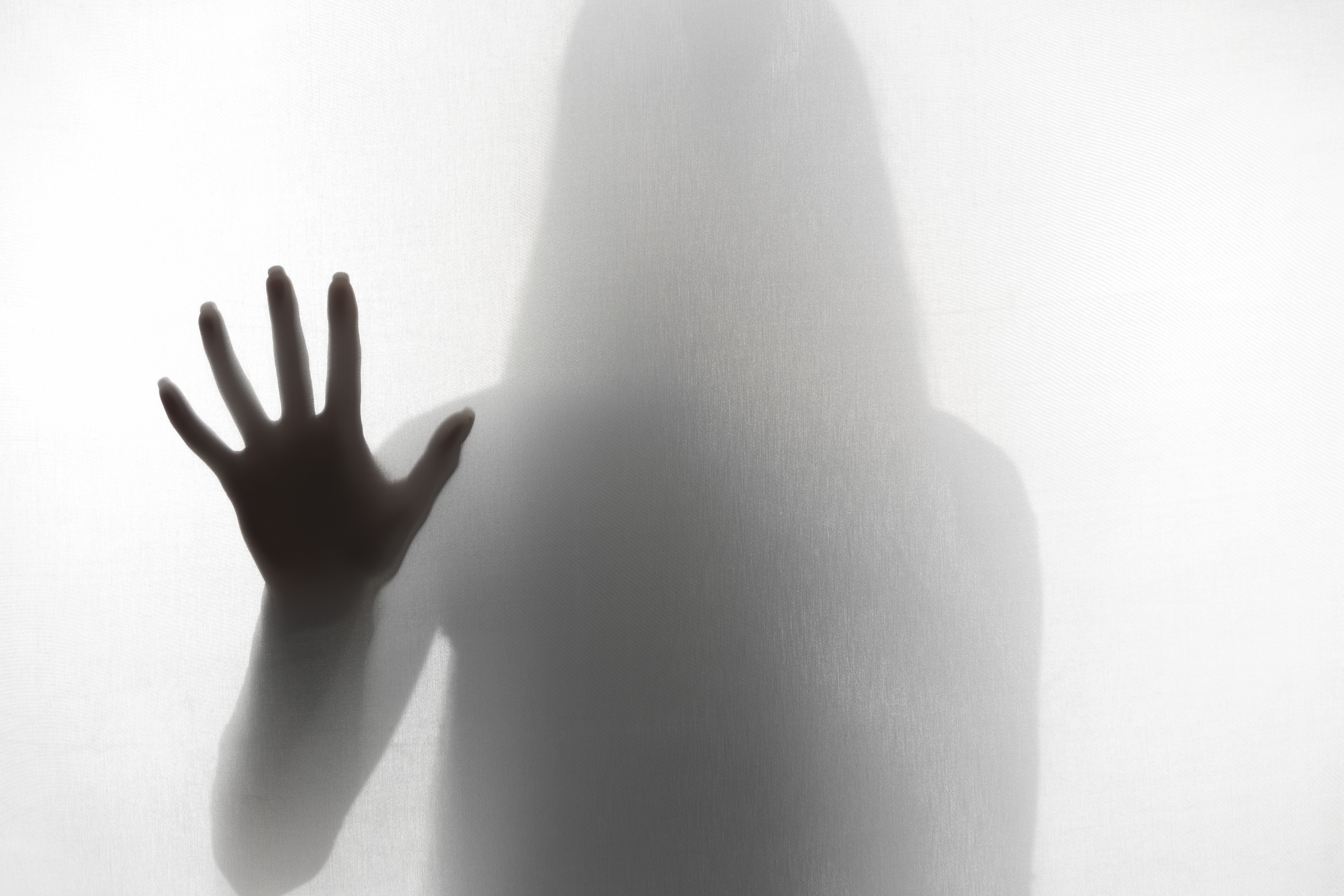 Homem é condenado a 14 anos por stalking, tentativa de feminicídio e lesão corporal