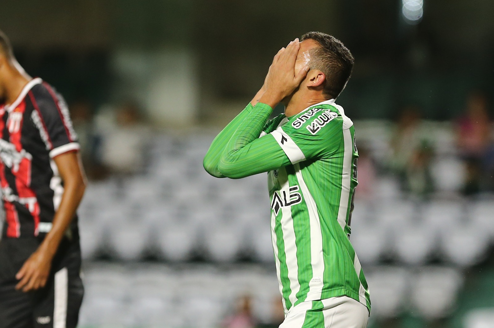 Humilhado em casa, Coritiba perde para o Botafogo-SP e crava pior campanha na história da Série B