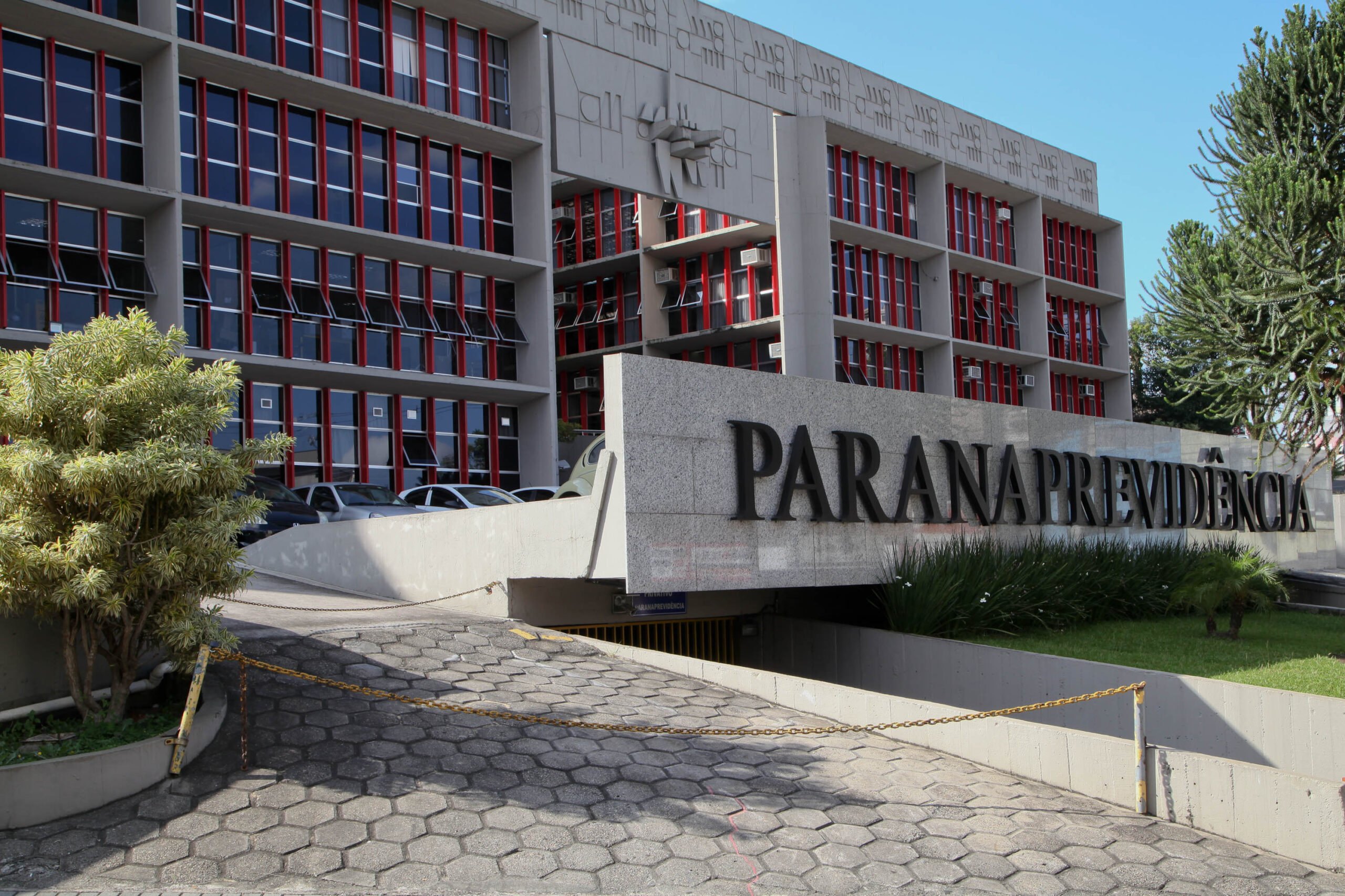 Paranaprevidencia-publica-edital-de-concurso-para-cargos-de-nivel-tecnico-e-superior-scaled.jpg