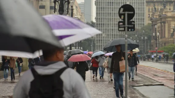 Tempo instável e abafado marca início de semana no Paraná
