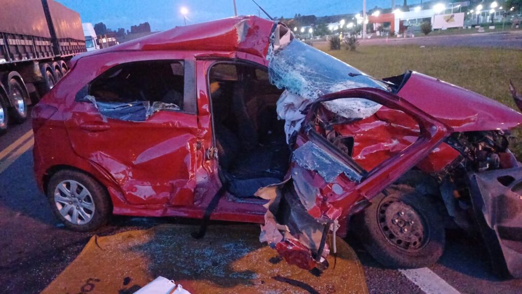 Mulher grávida fica ferida em grave acidente na BR-373