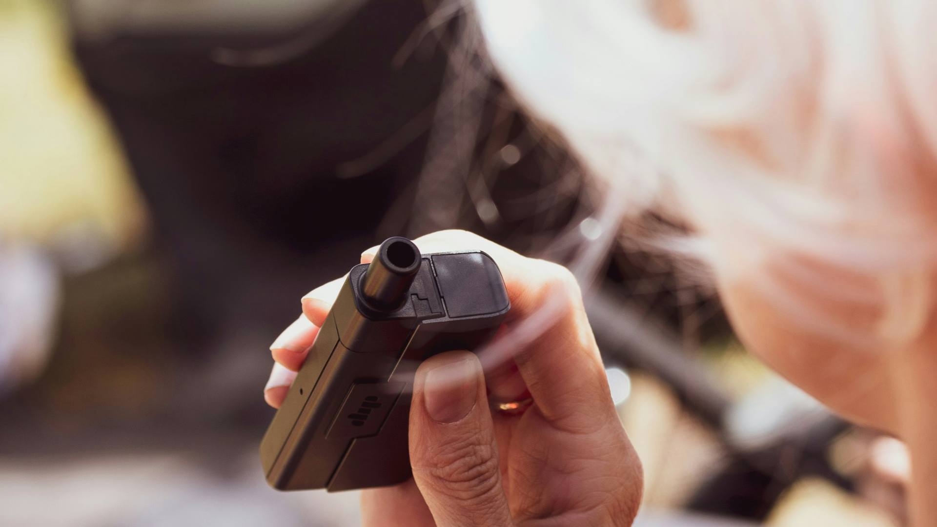 dip-devices-BRVwG0wWEwA-unsplash-ufpr-pesquisas-uso-cigarro-eletrônico-voluntários