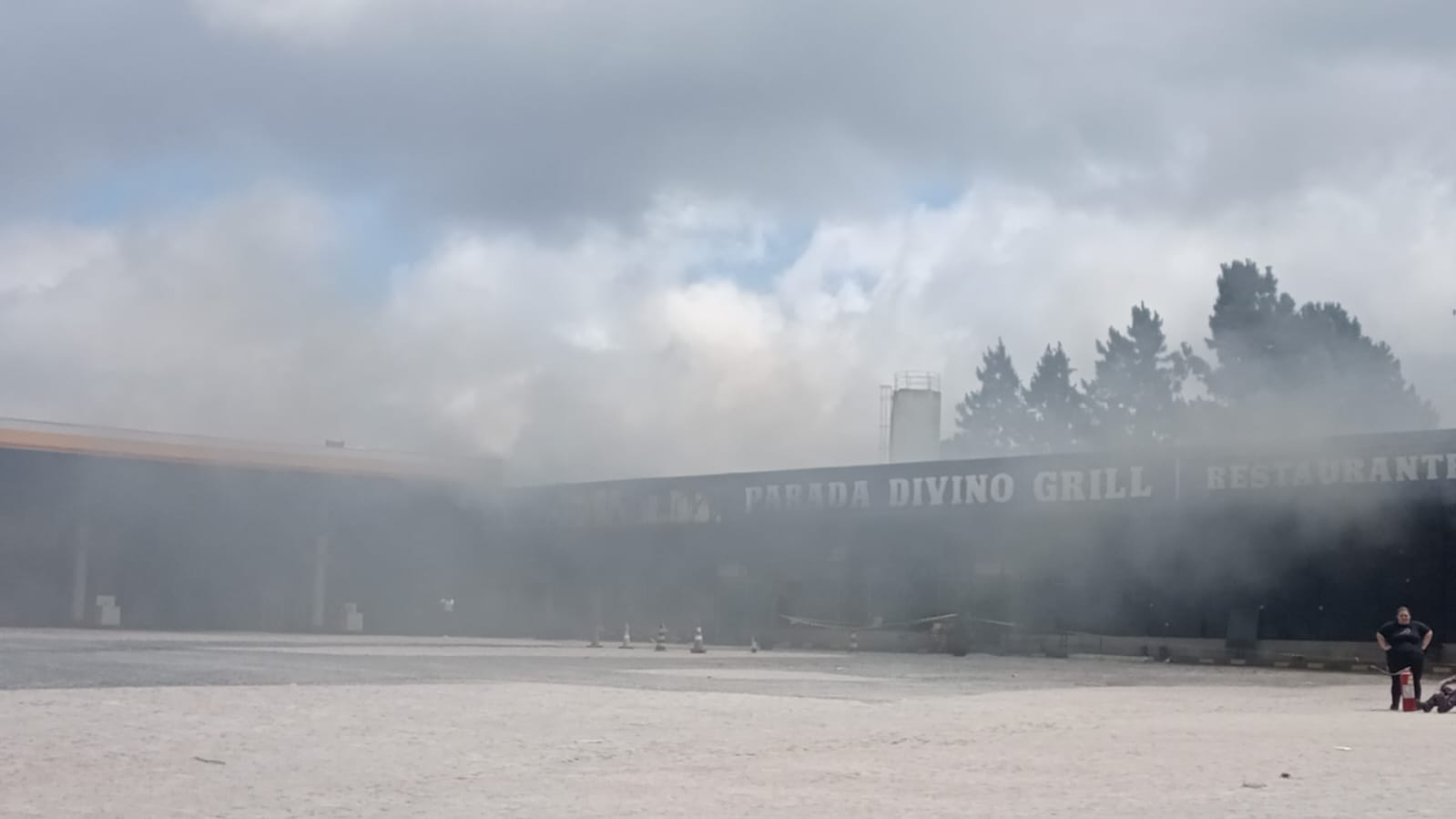incendio Restaurante de posto de combustíveis pega fogo na Colônia Witmarsun