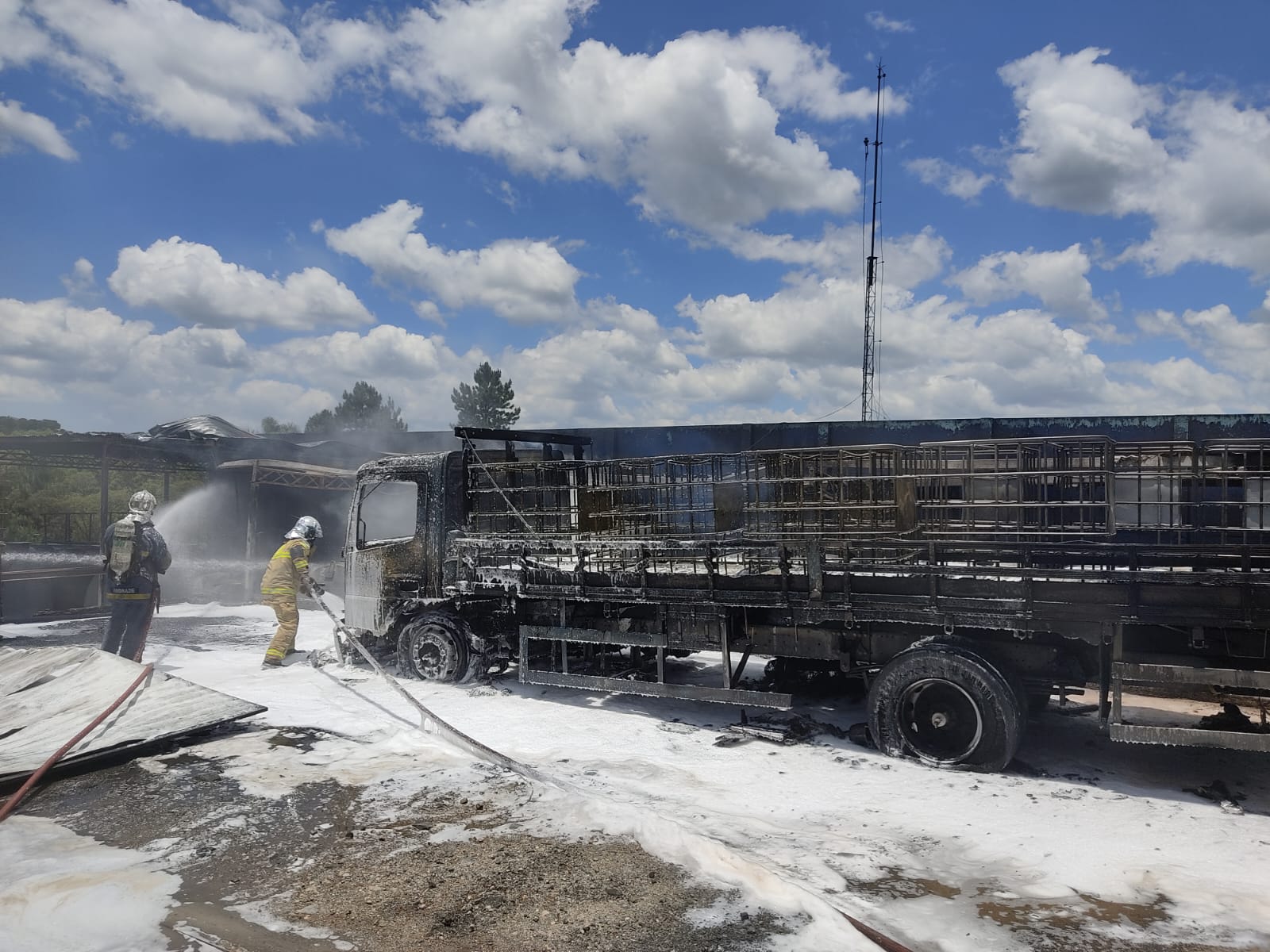 incendio deposito tintas campina grande do sul