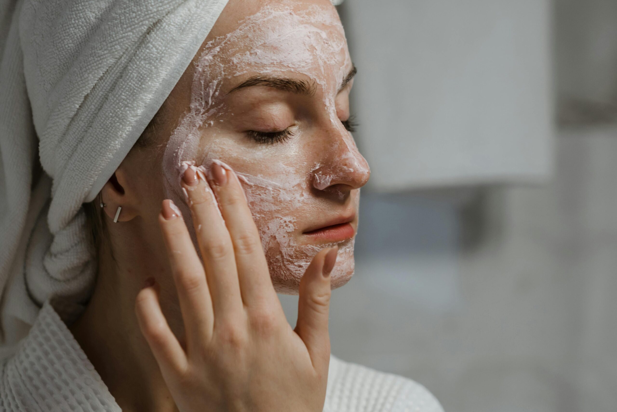 pexels-polina-kovaleva-5927810-Avon Renew é referência no cuidado da pele dos brasileiros