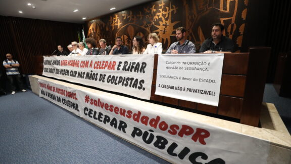 Projeto que autoriza venda da Celepar é votado na Alep