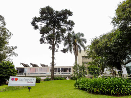 Sob protestos, projeto de privatização da Celepar é sancionado