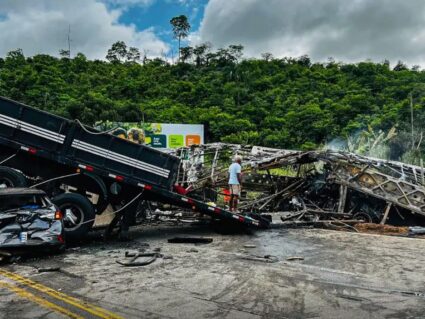 38 mortos: motorista de carreta de acidente na BR-116 fugiu para o Espírito Santo