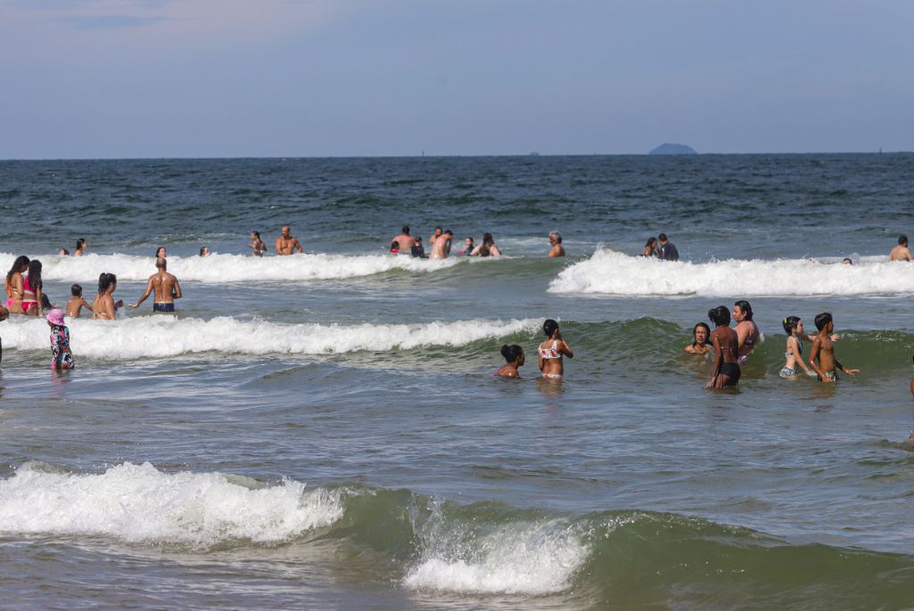 Atenção boletim aponta 5 praias contaminadas por esgoto no Paraná