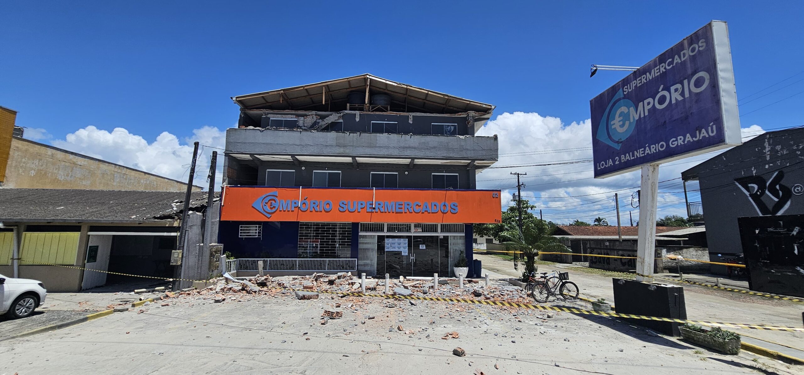 Bombeiros desabamento supermercado Pontal do Paraná