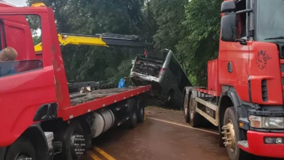 Caminhoneiro é condenado por acidente com ônibus da saúde de Pato Bragado: 8 mortos
