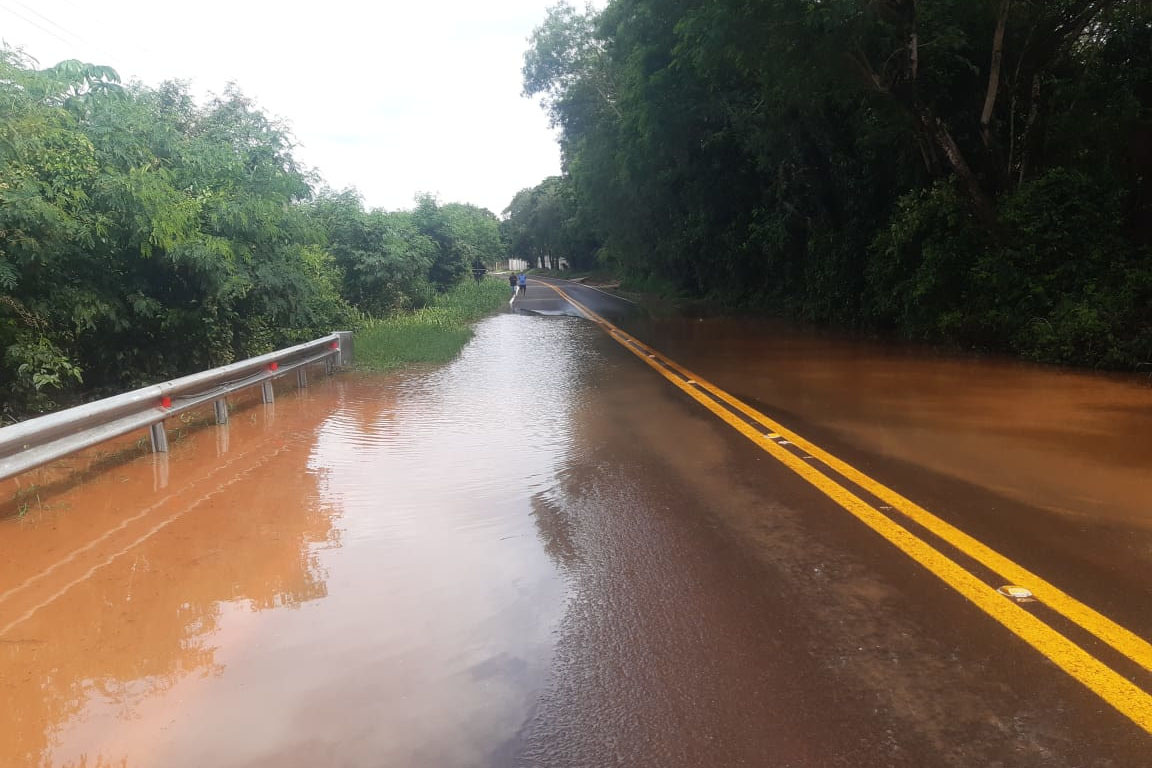 Chuva provoca interdições totais em rodovias do Paraná, afirma DER PR