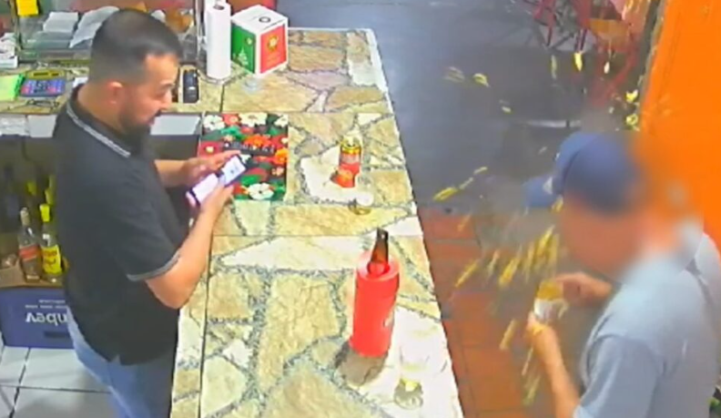Coxinha explode na boca de homem em Curitiba assista