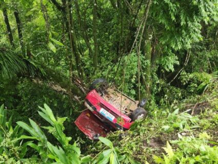 Carro capota na Estrada da Ribeira; um morto e quatro feridos