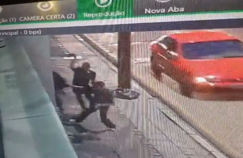 Jovem leva facada no peito ao reagir a assalto no centro de Curitiba