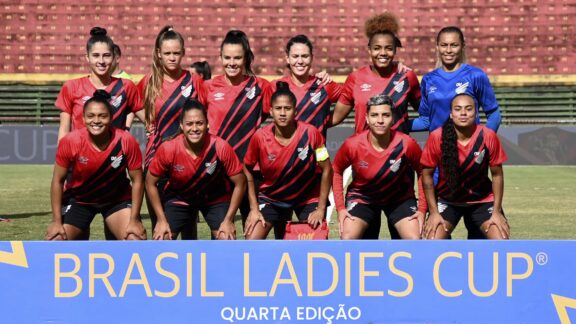 Athletico encerra projeto do futebol feminino e gera críticas