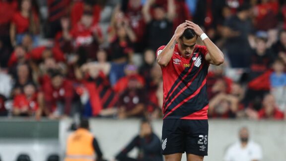 “Decepcionante resultado”: dois dias após queda, Athletico publica carta aos torcedores