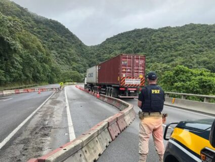 Chuva interdita parcialmente a BR-277, no sentido Litoral do Paraná