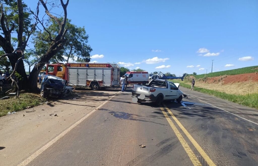Paciente e motorista de carro da saúde morrem em grave acidente na BR-153