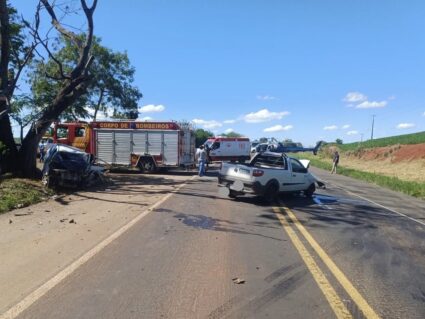 Paciente e motorista de carro da saúde morrem em grave acidente na BR-153