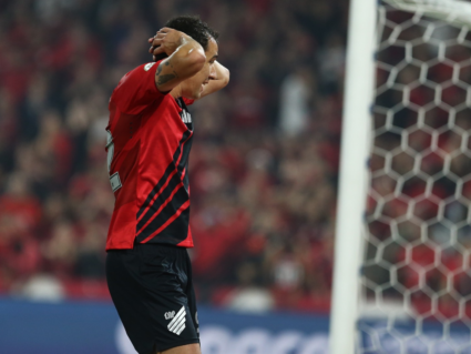 Athletico é derrotado e perde (de novo) chance de se livrar da Série B