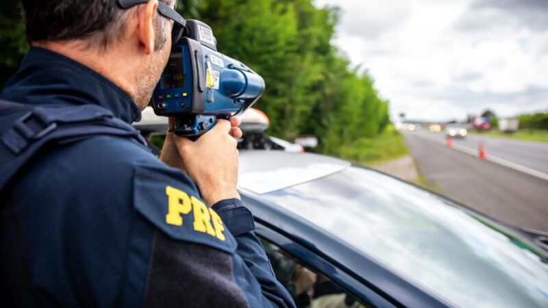 PRF flagra 132 veículos em excesso de velocidade em único ponto na BR-277