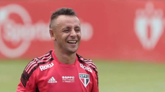 Coritiba negocia o retorno do lateral-direito Rafinha