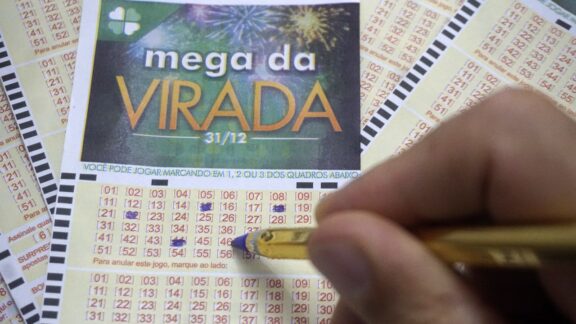 Veja o resultado Mega da Virada 2024: prêmio de R$ 600 milhões