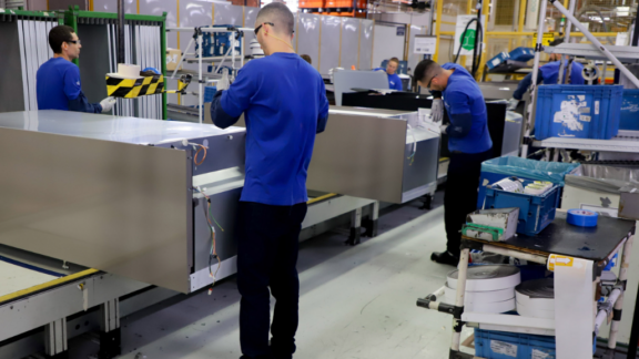 Agências do Trabalhador abrem 2025 com 9,7 mil oportunidades de emprego no Paraná