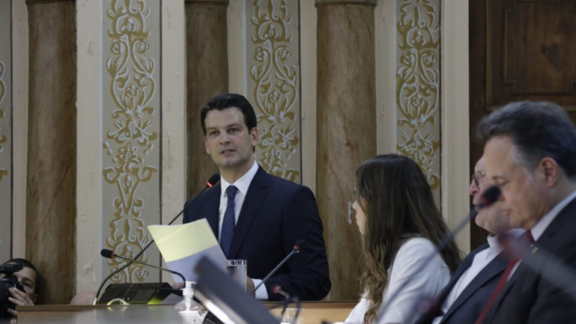 Aos 40 anos, Pimentel assume Prefeitura de Curitiba com orçamento de R$ 15 bilhões 