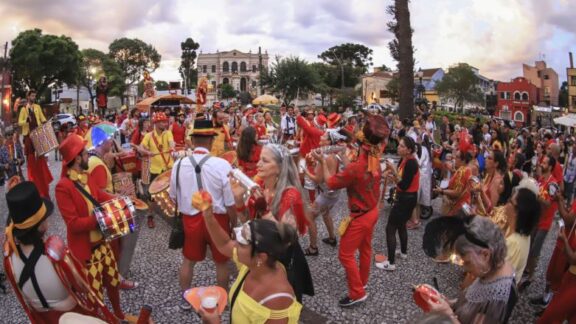Lei amplia público para eventos ao ar livre em Curitiba