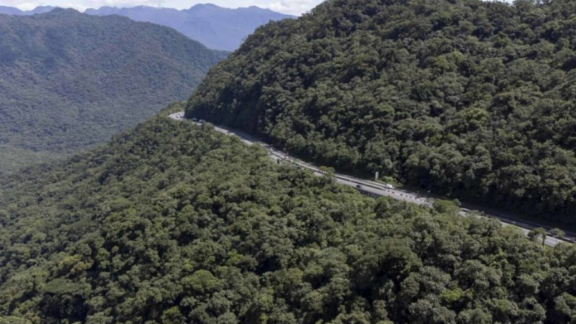 BR-277 tem interdição no trecho de Morretes