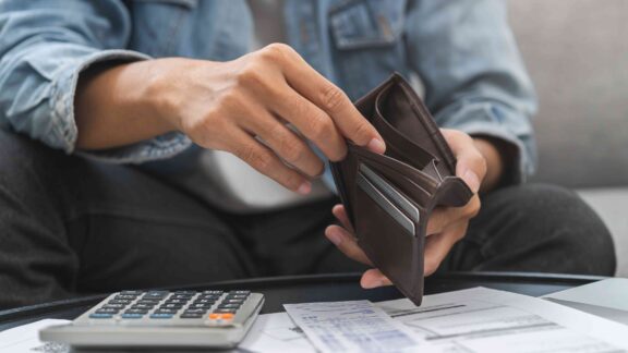 Estratégias práticas para evitar o superendividamento em 2025