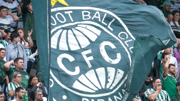 Frustração em campo e no atendimento no Coxa