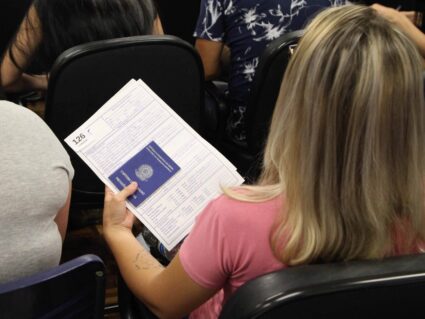 Grande Curitiba tem 3.701 vagas de emprego com carteira assinada