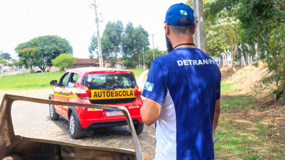 Novos condutores poderão usar sensor de ré durante prova prática do Detran no Paraná
