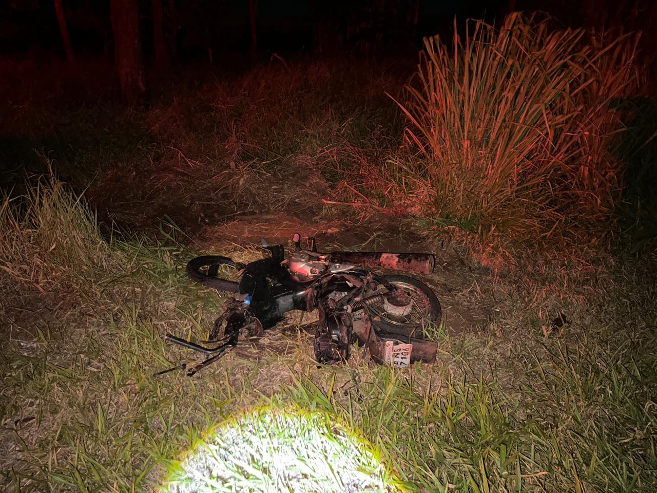Pai e filho de 11 anos morrem em acidente de moto na BR-272