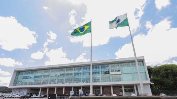 Paraná autoriza promoções e progressões para 51 mil servidores estaduais