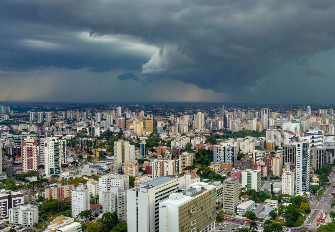 Paraná segue sob alerta de chuvas intensas nesta terça